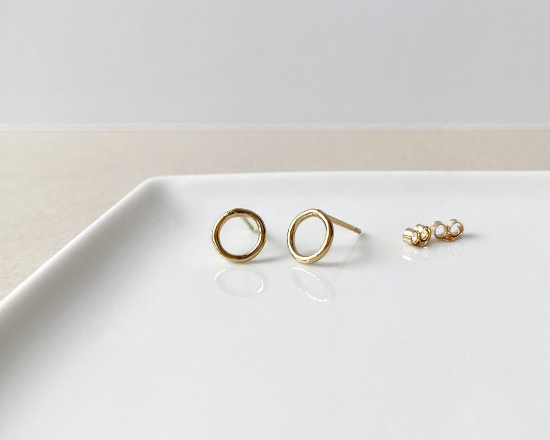 Boucles d'oreilles cercles vides dorés 7 mm