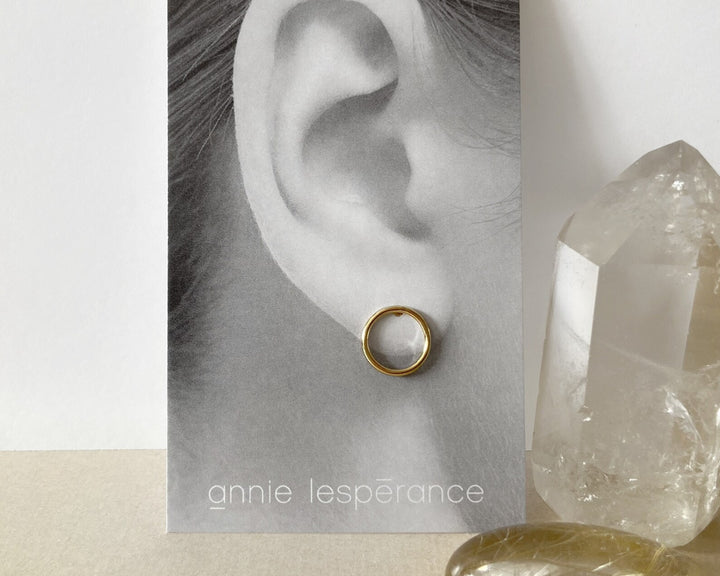 Boucles d'oreilles cercles vides dorés 7 mm