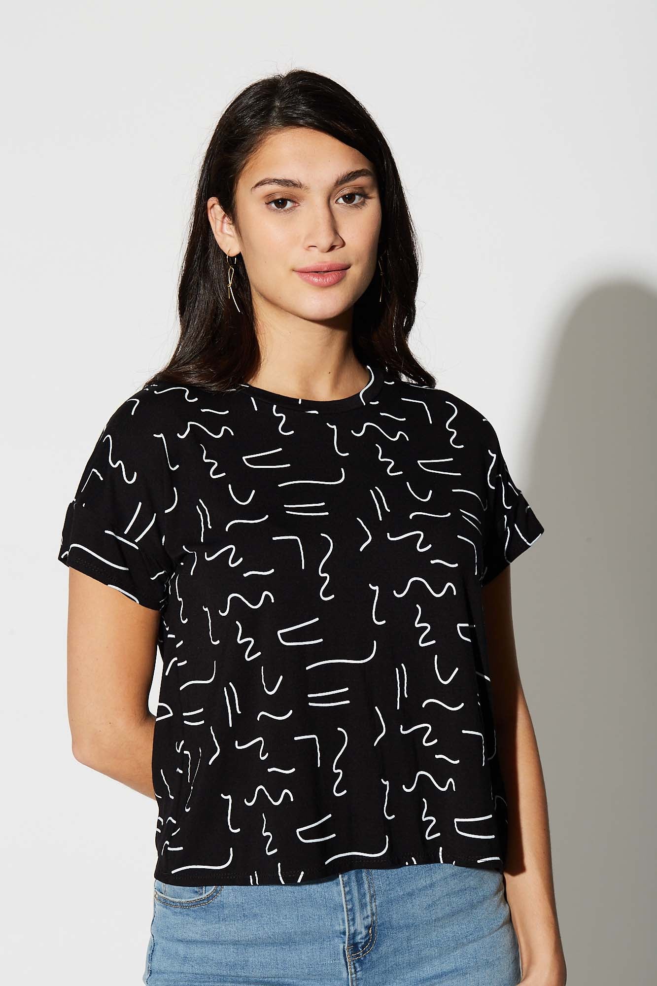 Robinson T-Shirt - Wide line knit black background